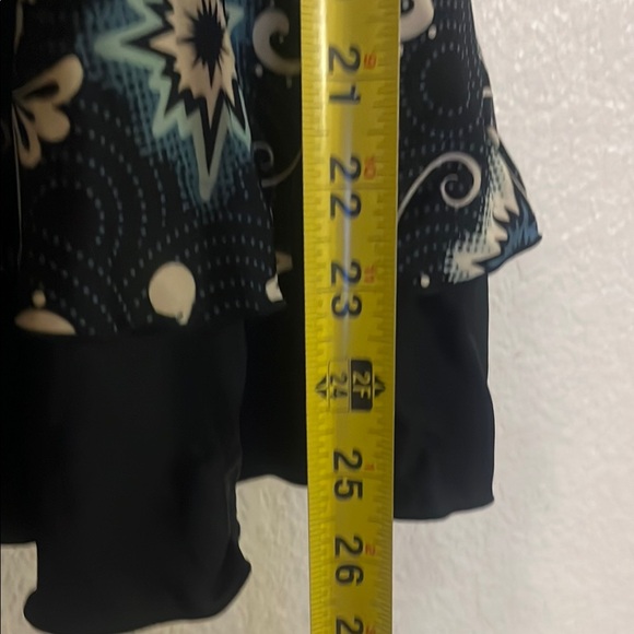 Floral Patterned Sleeveless Top - Picture 9 of 11